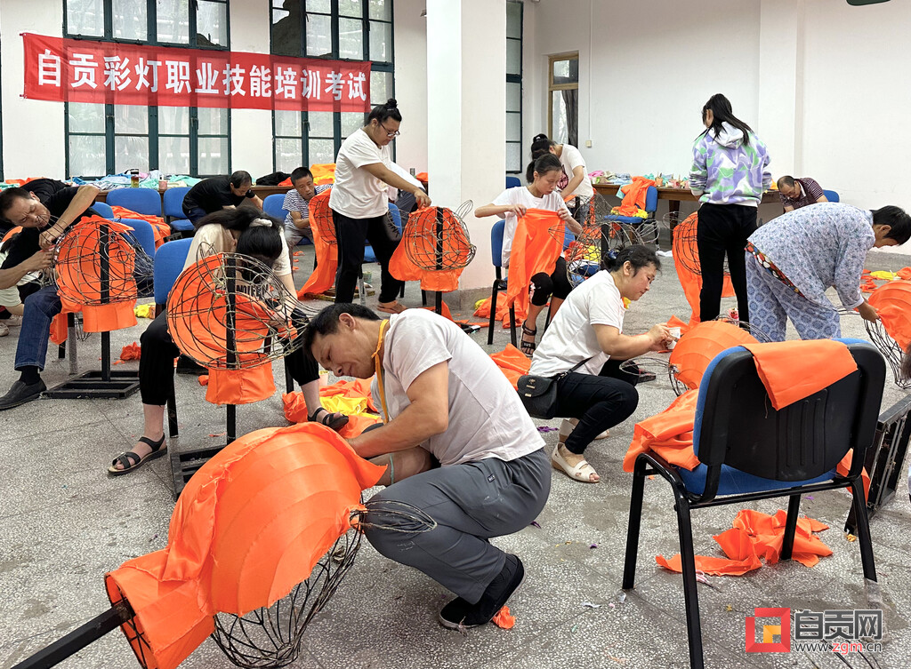 20名残疾人通过职业技能考试成“手艺人”-3.jpg