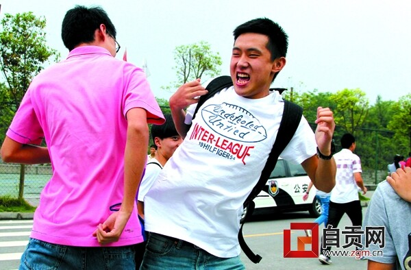 自贡高考瞬间回眸！你的青春在哪一年绽放？-4.png