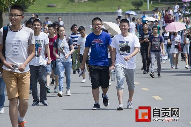 自贡高考瞬间回眸！你的青春在哪一年绽放？-11.png