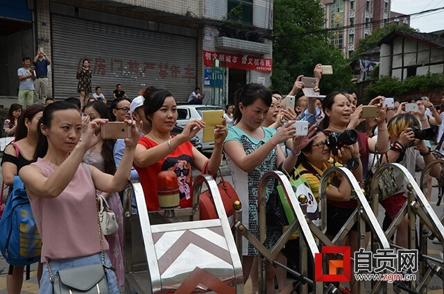 自贡高考瞬间回眸！你的青春在哪一年绽放？-12.png