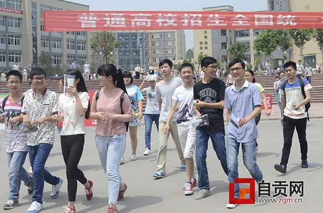 自贡高考瞬间回眸！你的青春在哪一年绽放？-7.png
