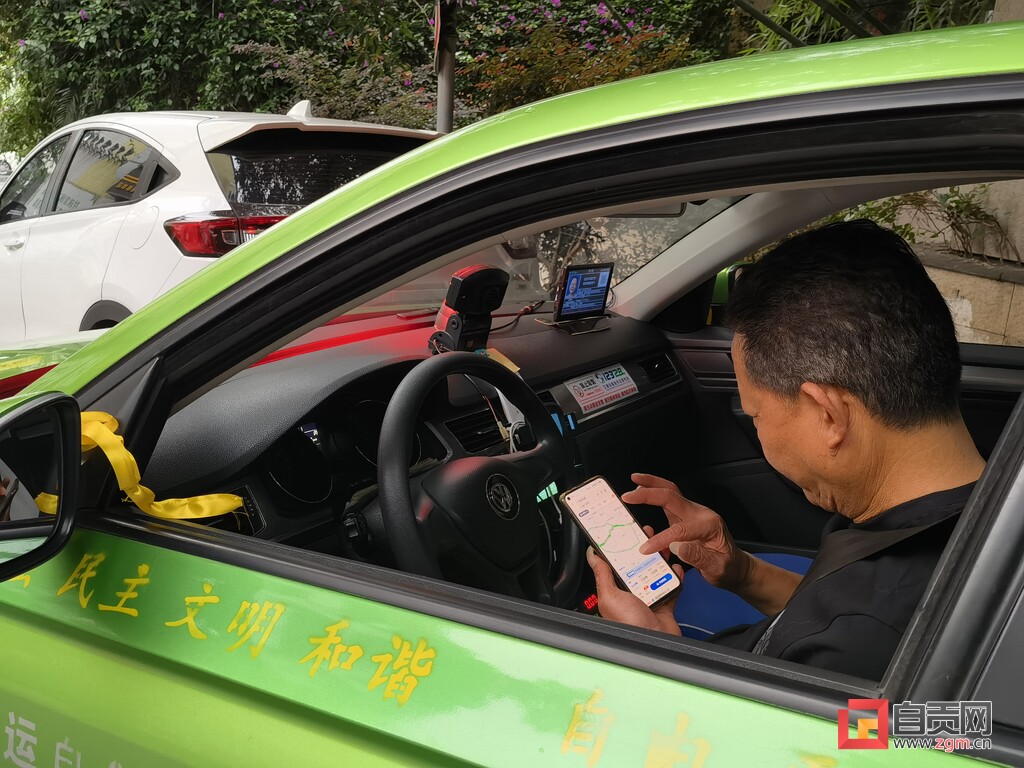 滚动报道 | 直击2023自贡高考-1.jpg