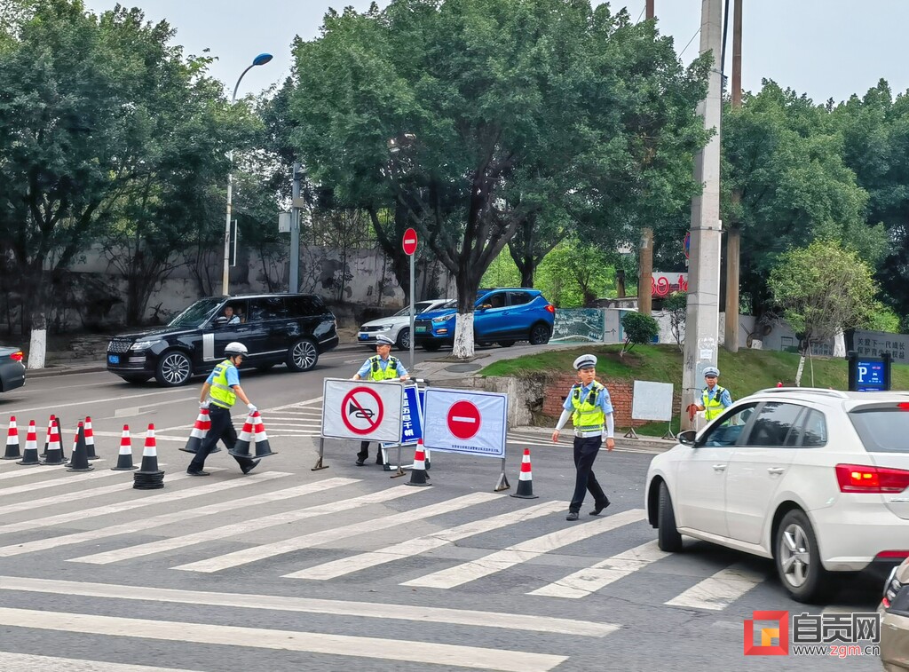 滚动报道 | 直击2023自贡高考-4.jpg