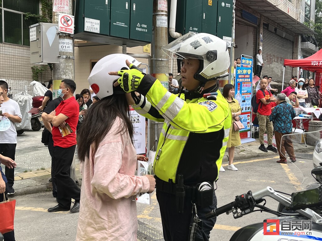 滚动报道 | 直击2023自贡高考-16.jpg