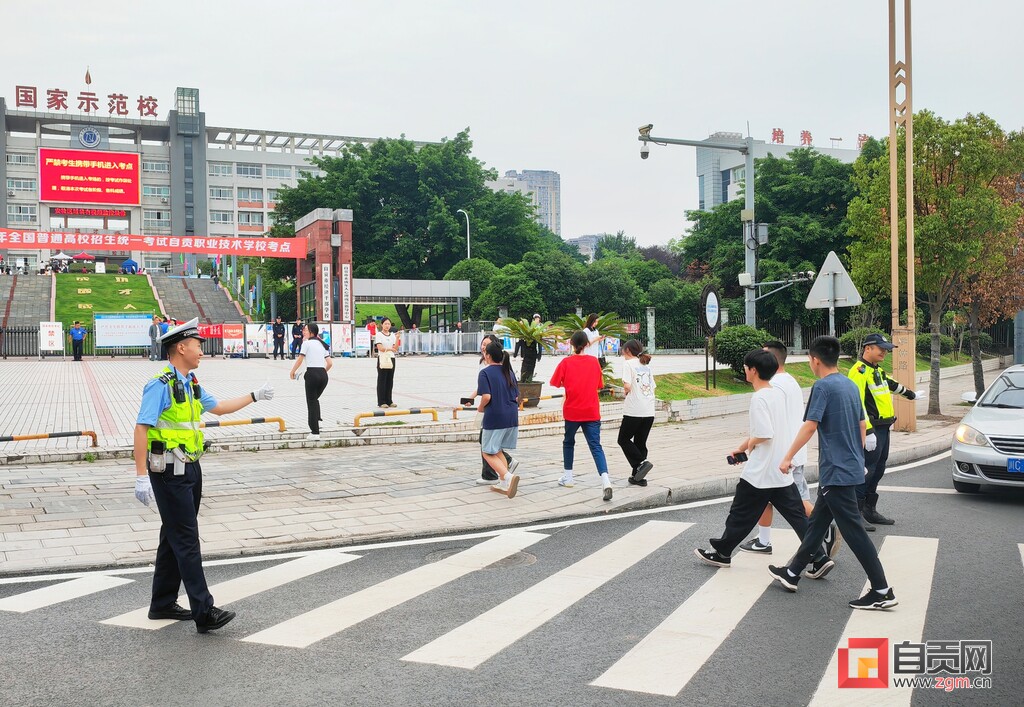 滚动报道 | 直击2023自贡高考-13.jpg
