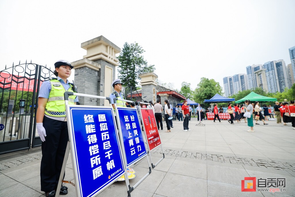 滚动报道 | 直击2023自贡高考-17.jpg