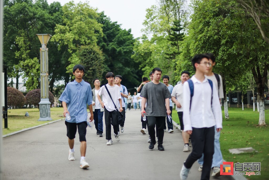 滚动报道 | 直击2023自贡高考-23.jpg