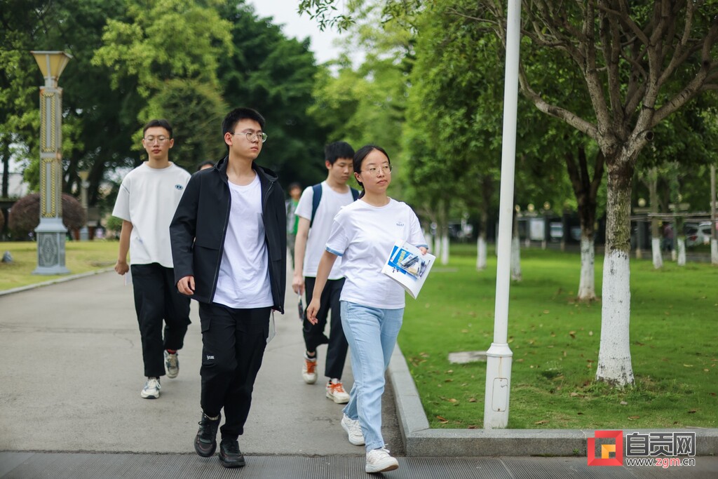 滚动报道 | 直击2023自贡高考-21.jpg