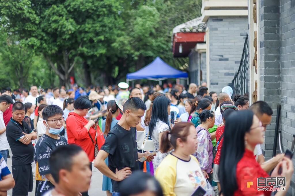 滚动报道 | 直击2023自贡高考-25.jpg