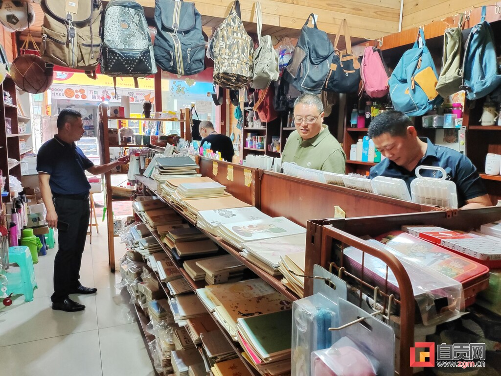 荣县市场监管局护航学子“平安三考”-2.jpg