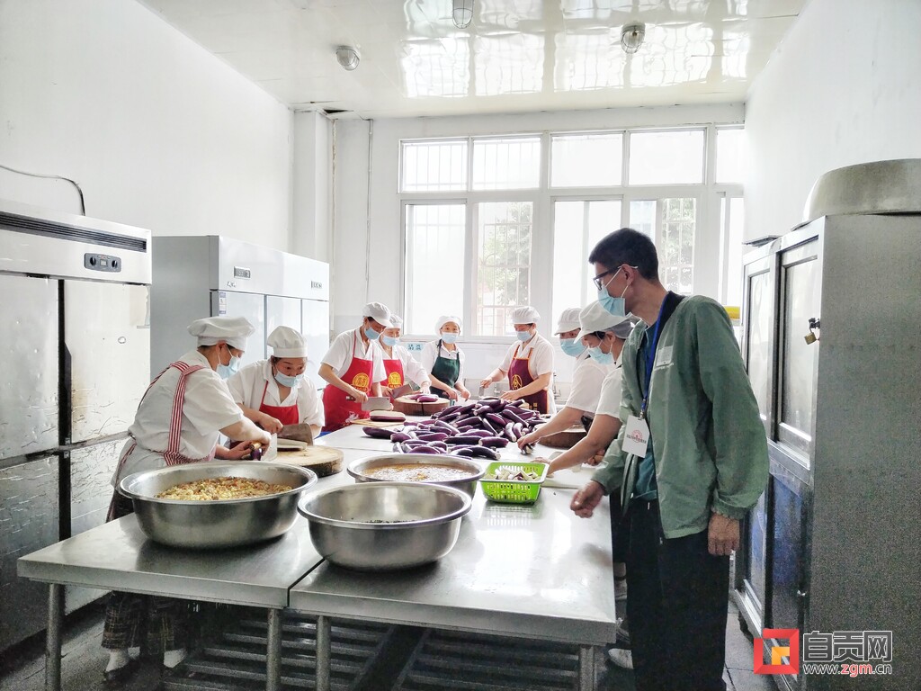 荣县市场监管局护航学子“平安三考”-1.jpg