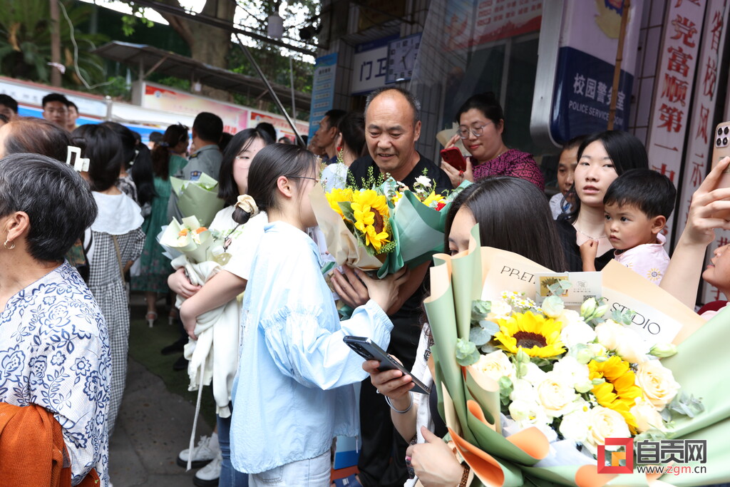 永远怀念高考结束的夏天——富顺县2023年高考圆满结束-2.jpg