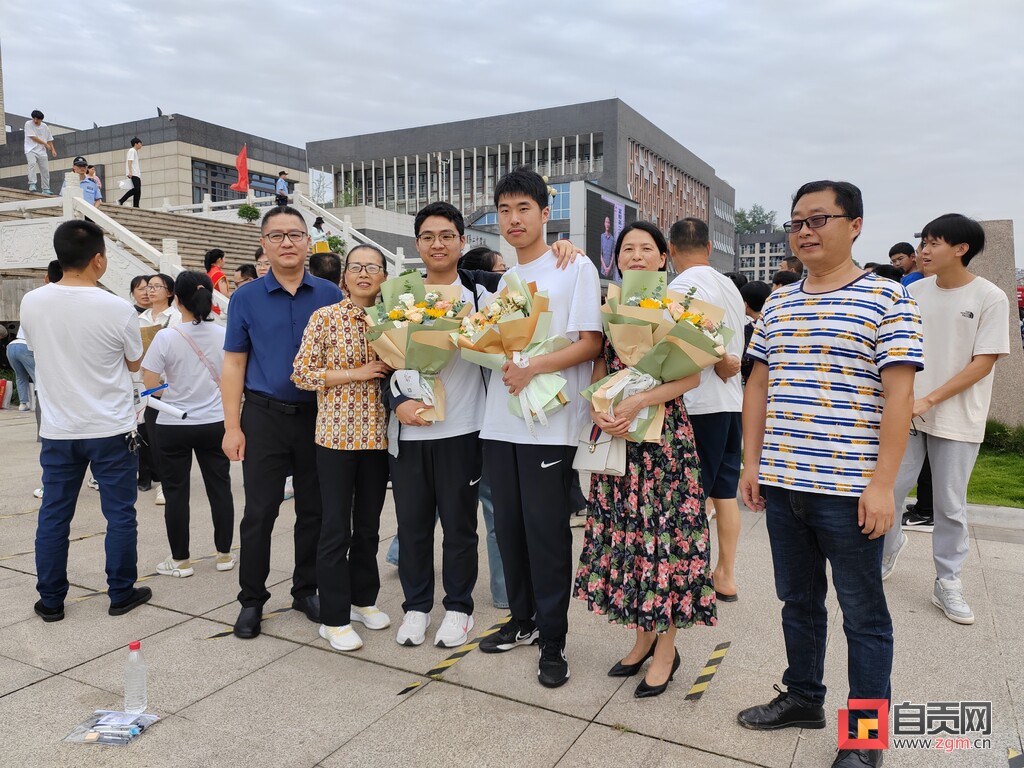 永远怀念高考结束的夏天——富顺县2023年高考圆满结束-4.jpg