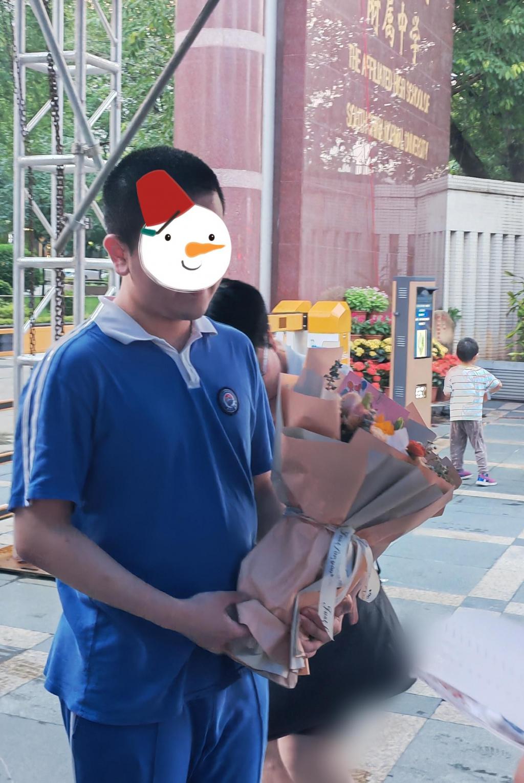 g2I8Rd5Grd6pPGgd.jpg