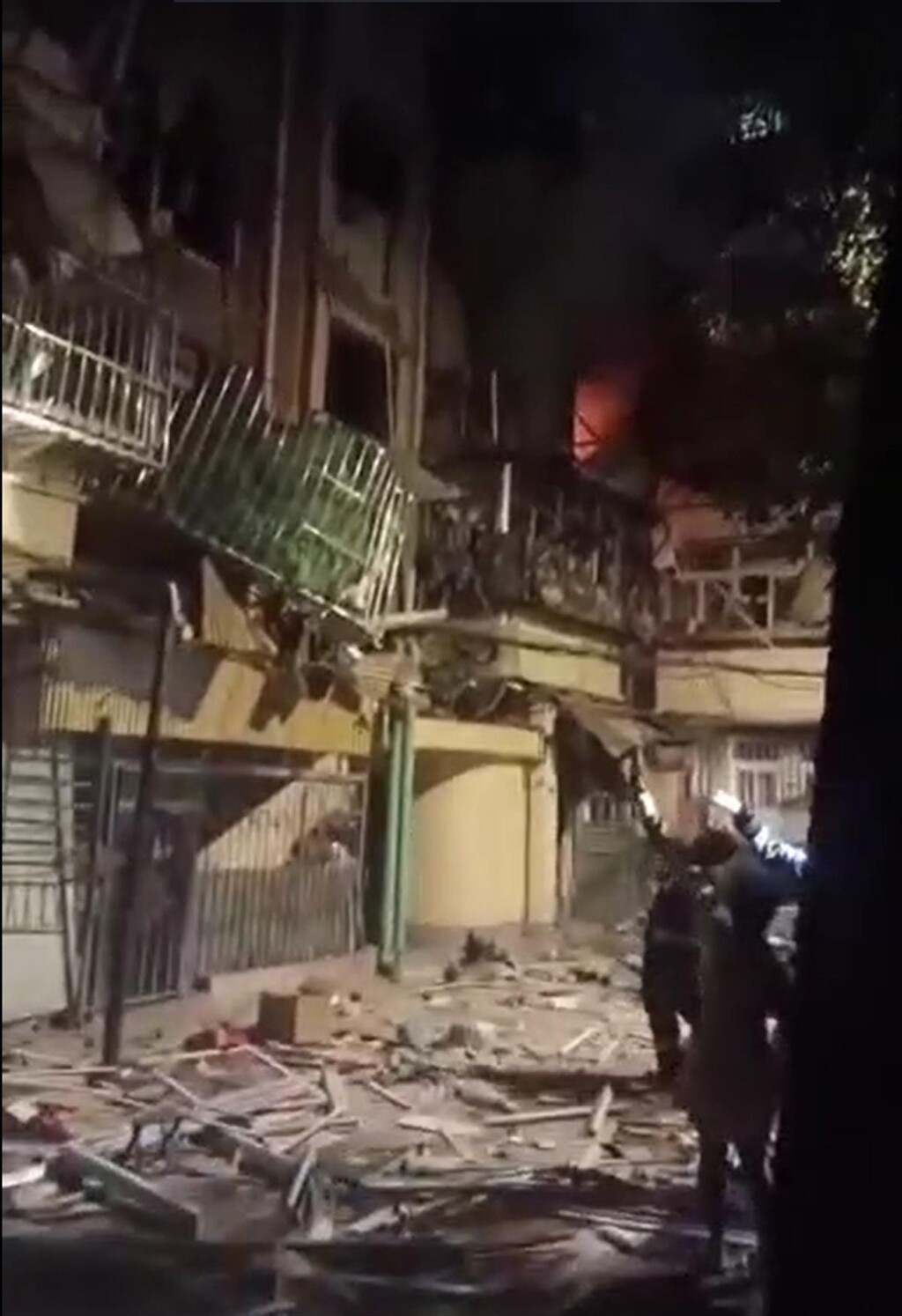 天津市河东区一小区发生爆炸 造成3人死亡多人受伤-2.jpg