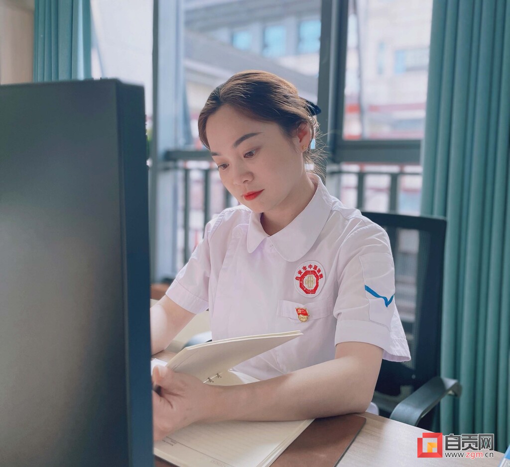 用短视频做好医疗科普——记自贡首届“十佳科普传播员”陈凤-1.jpg