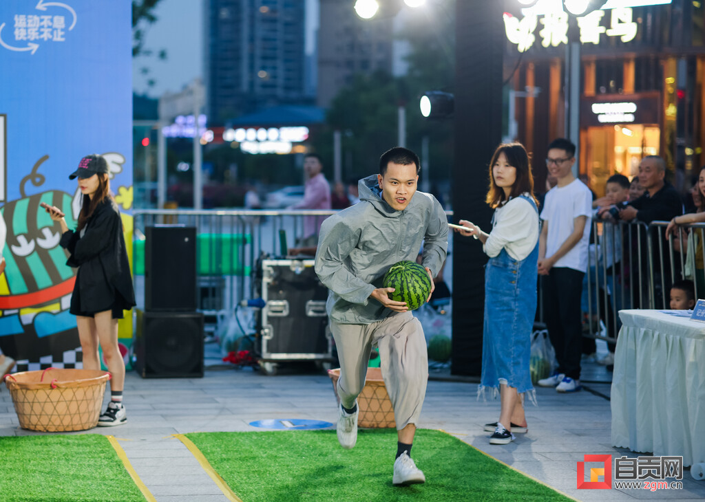 抱着西瓜去竞赛！热力西瓜·迷你铁人三项乐趣赛欢乐上演-4.jpg