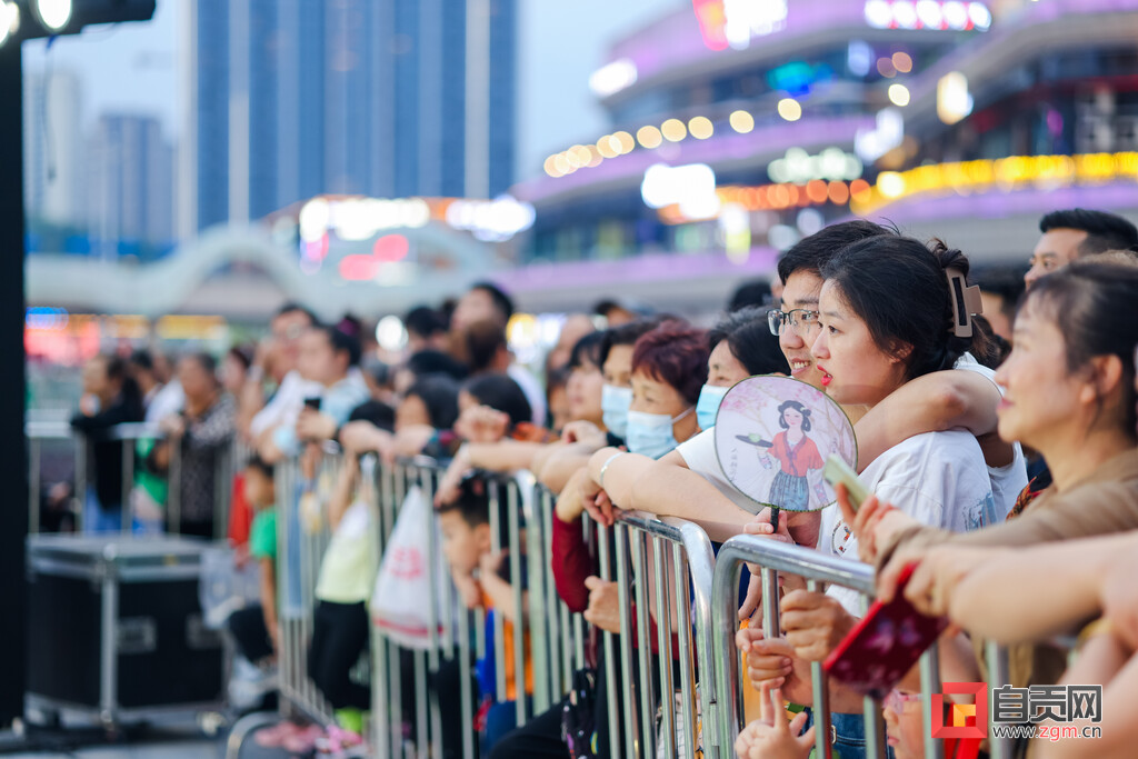 抱着西瓜去竞赛！热力西瓜·迷你铁人三项乐趣赛欢乐上演-7.jpg