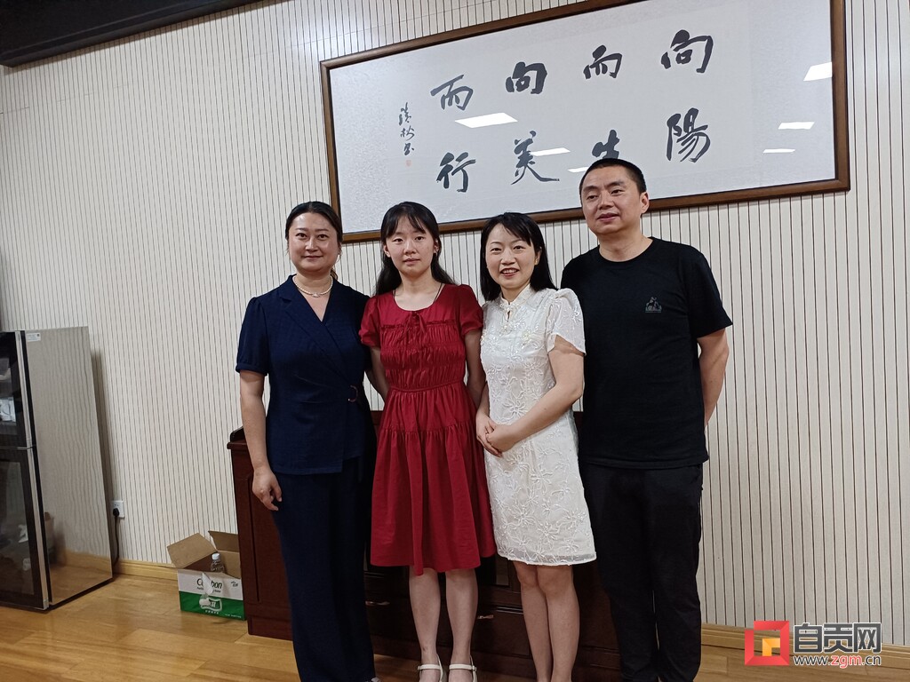 加油，逐梦少年！祝贺自贡考生王珍璐、葛佳妮-1.jpg