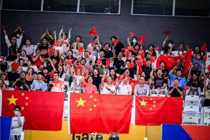 中国姑娘又赢了！刚刚，女排3比2战胜美国队-2.jpg