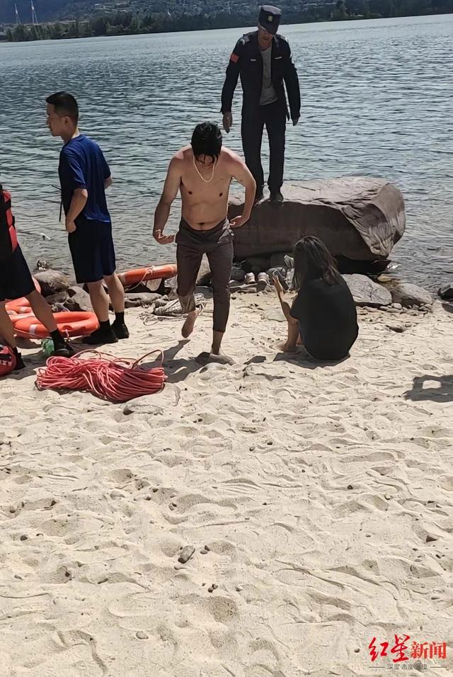 4名女孩邛海落水3人得救1人溺亡 对话救人者：对不起！尽力了，没救起她很心塞-4.jpg