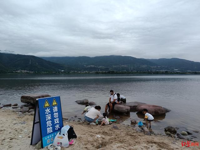 4名女孩邛海落水3人得救1人溺亡 对话救人者：对不起！尽力了，没救起她很心塞-7.jpg
