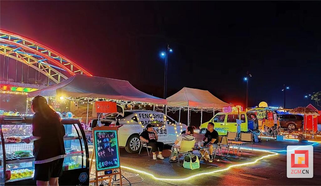 火红七月 自贡夜间消费新亮点为城市活力添彩-4.jpg