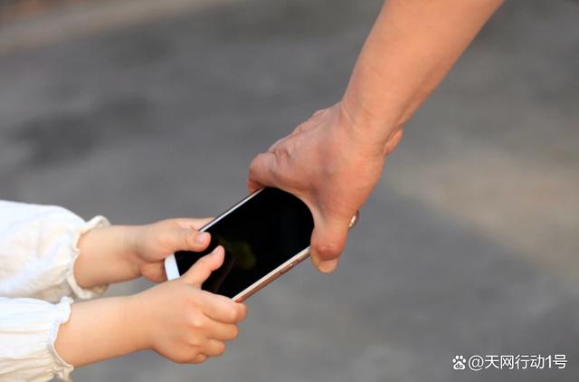 白岩松谈“孩子刷手机上瘾”，超86%的人经常漫无目的刷手机！-4.jpg