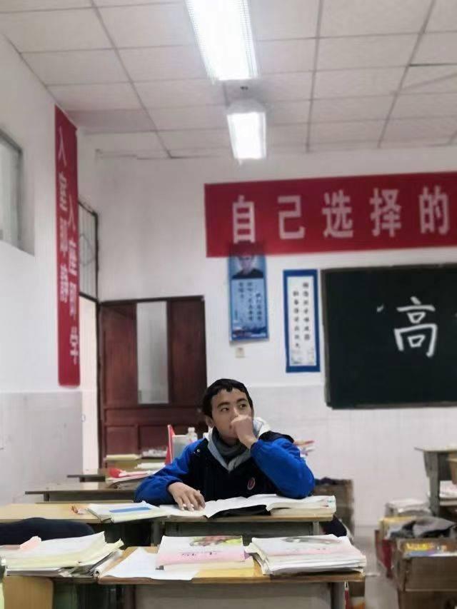 四川凉山彝族小伙考上北京大学：得知消息时还在干农活，是甘洛建县以来第一人-5.jpg