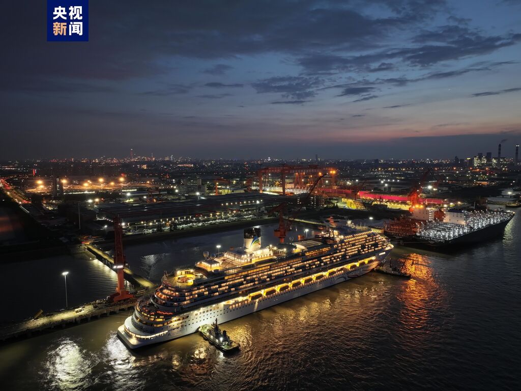 首艘国产大型邮轮“爱达·魔都号”圆满完成第一次海上试航-2.jpg