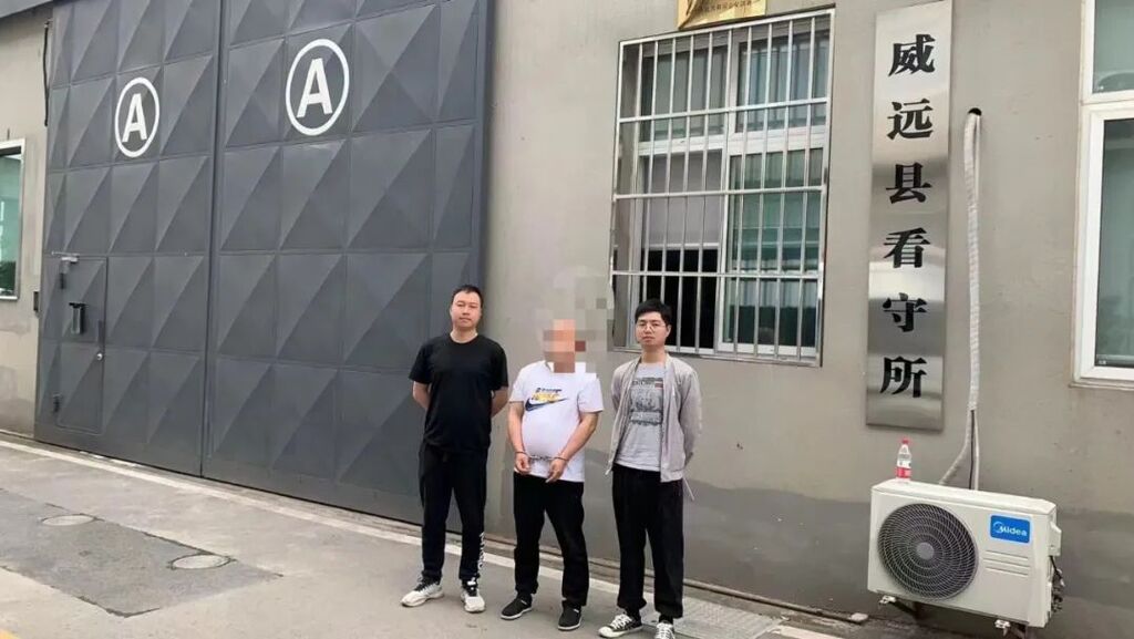 内自同城 | 案中案！威远警方为群众追回11万现金-3.jpg
