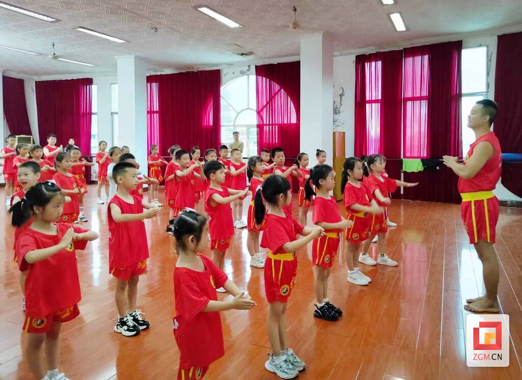 “你上班，我带娃” 自贡市第一人民医院举办职工子女暑期兴趣班-1.jpg