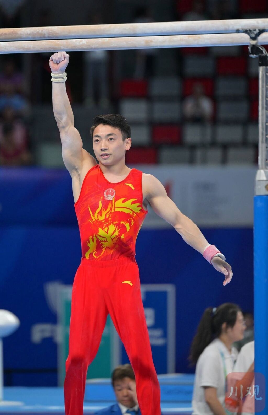 中国队摘体操比赛首金，邹敬园首秀亮眼-4.jpg