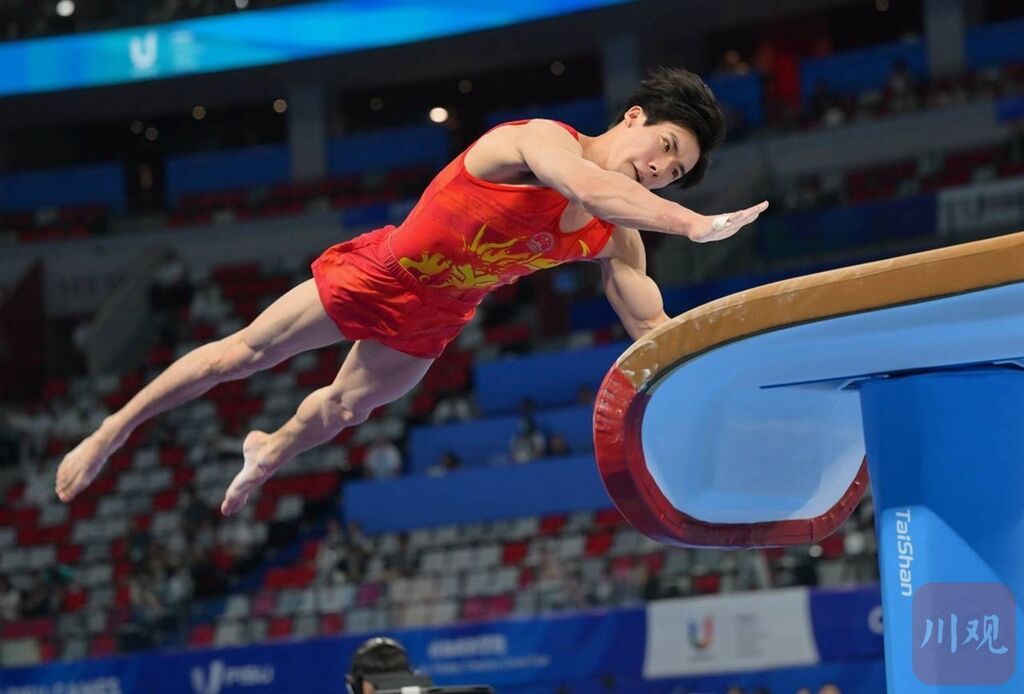 中国队摘体操比赛首金，邹敬园首秀亮眼-6.jpg