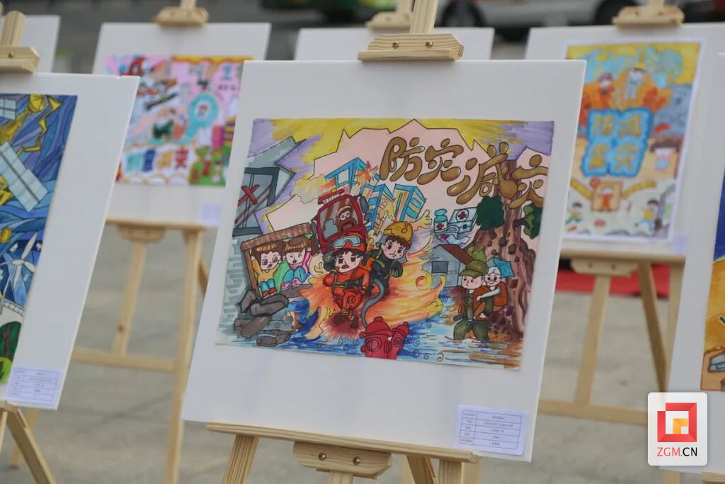 自贡中小学生防灾减灾科普绘画作品网络评选活动来啦-3.jpg