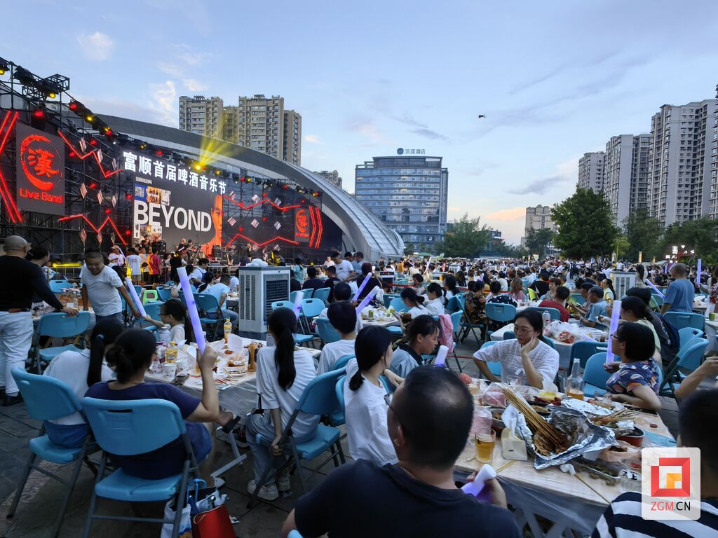 尽情欢畅，纵享清凉！富顺首届啤酒音乐节精彩持续——-2.jpg