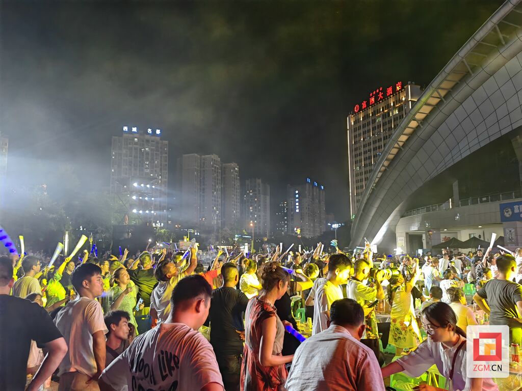 尽情欢畅，纵享清凉！富顺首届啤酒音乐节精彩持续——-3.jpg