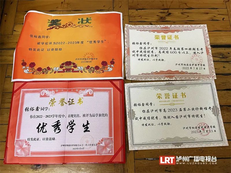 正在打谷子的小伙，收到985录取通知书！曾一个人默默哭…-3.jpg