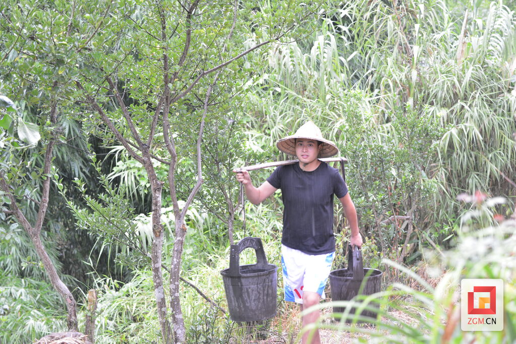 网红心也红 荣县有位热心公益的退役军人-1.jpg