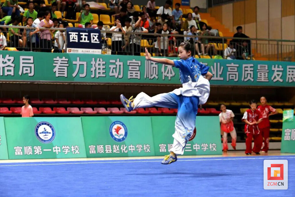 “功夫少年”聚富顺 四川省青少年武术套路锦标赛侧记-1.jpg