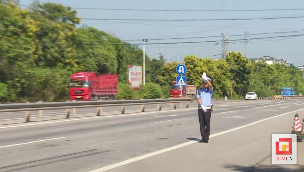 【记录·战高温】交警日记：“汗”卫交通安全-3.jpg