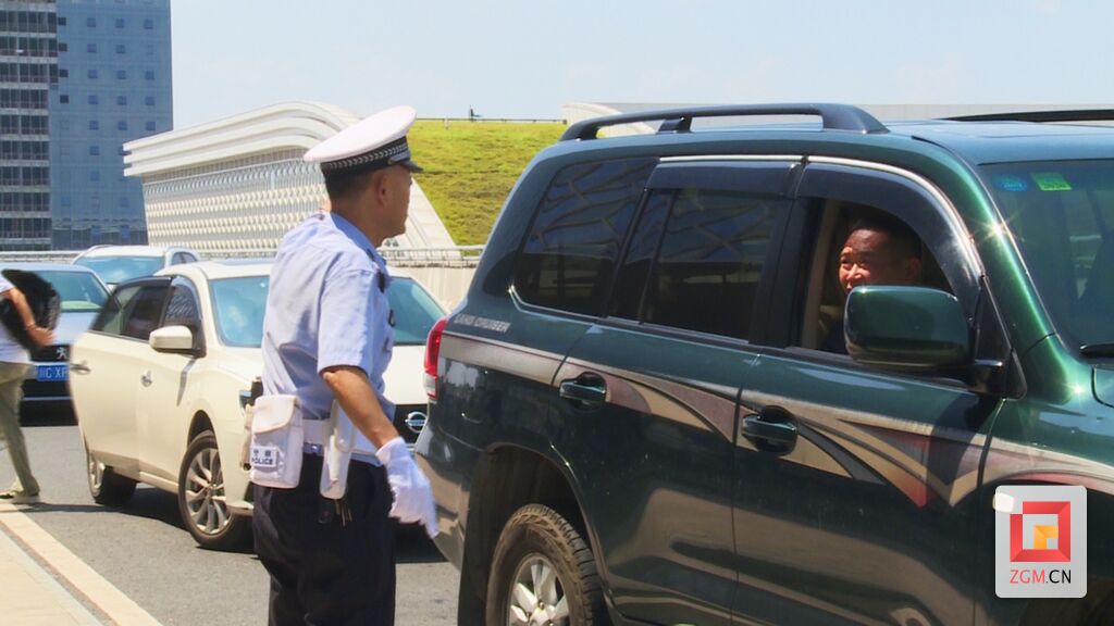 【记录·战高温】交警日记：“汗”卫交通安全-2.jpg