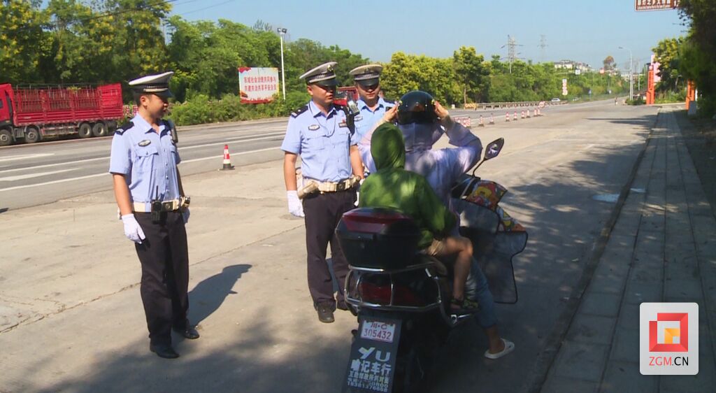 【记录·战高温】交警日记：“汗”卫交通安全-4.jpg