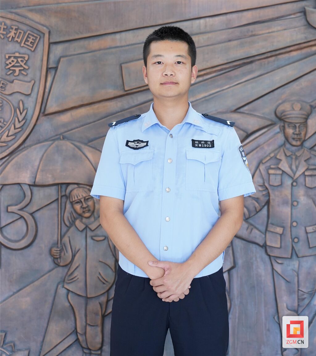 点赞！入警6天2小时破案 他秒变“显眼包”炫耀火上热搜-3.jpg