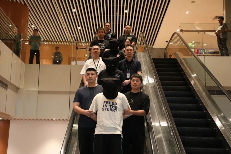 4名缅甸妙瓦底电诈犯罪嫌疑人被押解回国-1.jpg