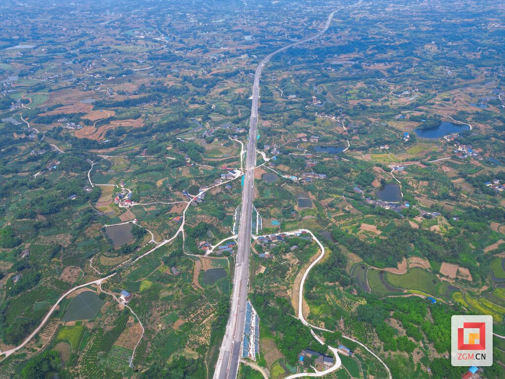 预计年底通车！成自泸赤-乐自高速公路连接线自贡段全速建设中-3.jpg
