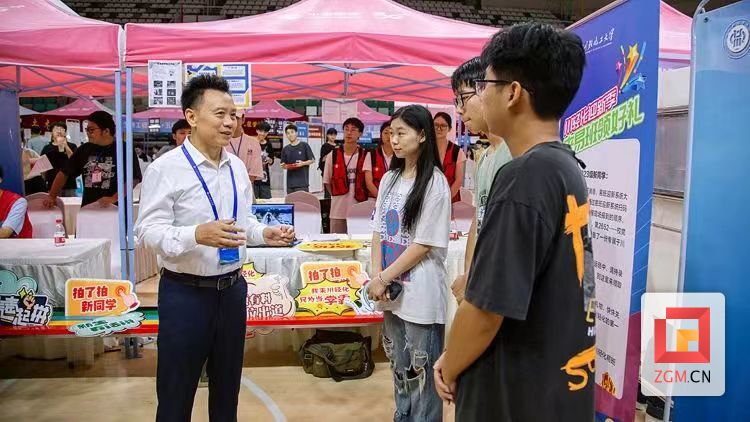大学“萌新”报到！四川轻化工大学迎新有趣又有爱-6.jpg