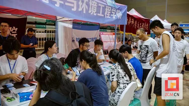大学“萌新”报到！四川轻化工大学迎新有趣又有爱-4.jpg