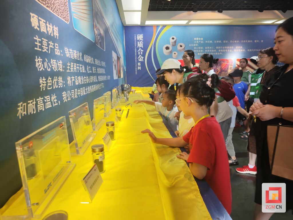 孩子们走进绿色工厂触摸绿色环保-3.jpg