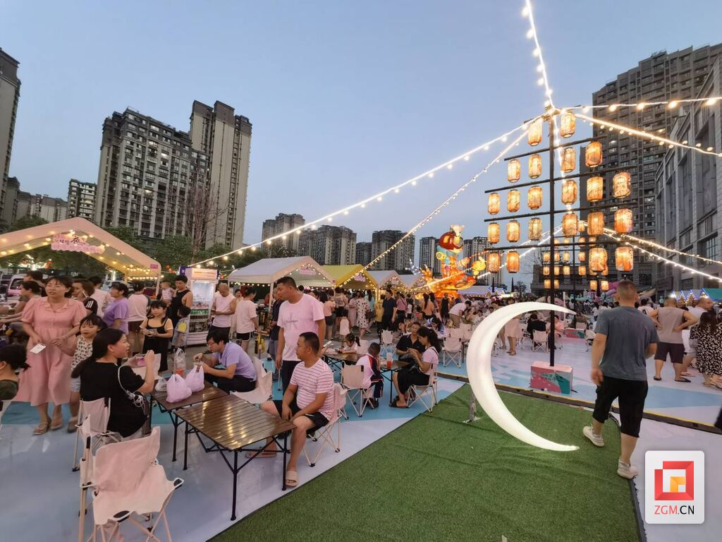 快来沿滩新城“尝鲜”，沿街里·嘻哈夜市正式开街了！-1.jpg